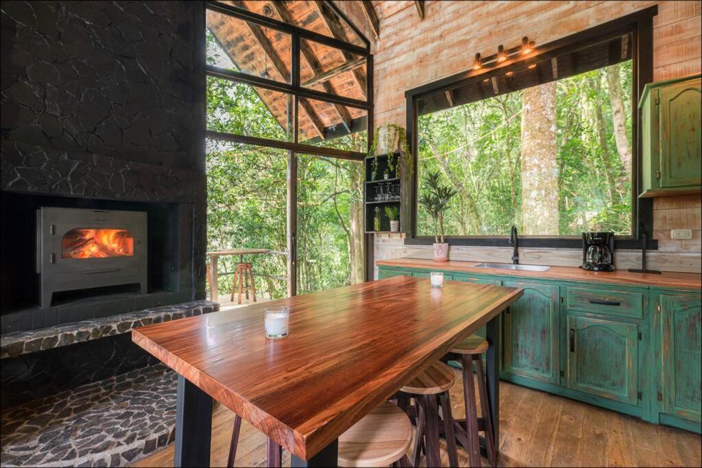 Unicorn Lodge: Direct Riverfront : Unique Experience San Gerardo de Dota Ngoại thất bức ảnh